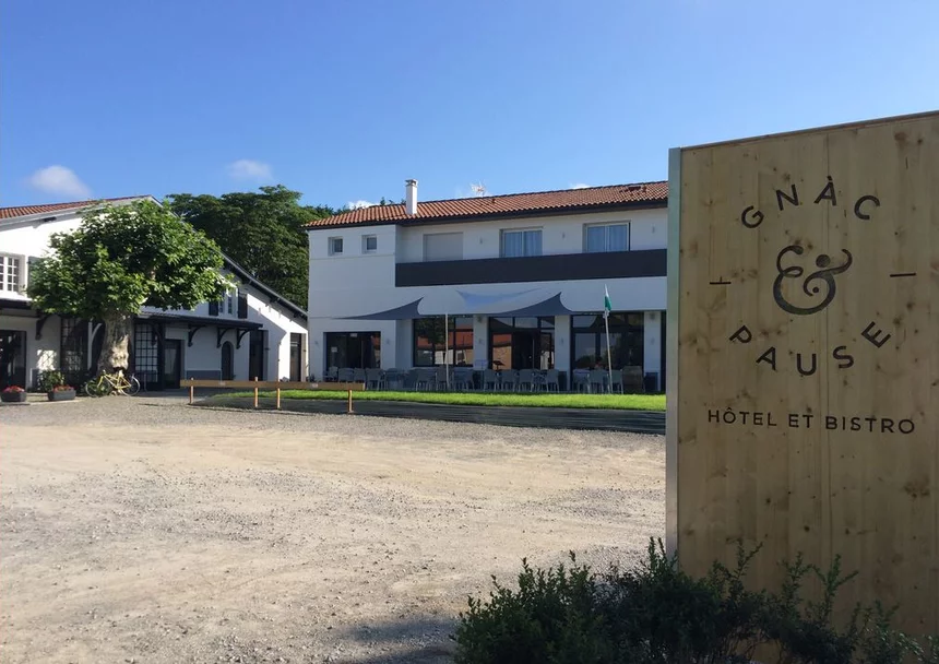Hôtel et bistro Gnàc & Pause